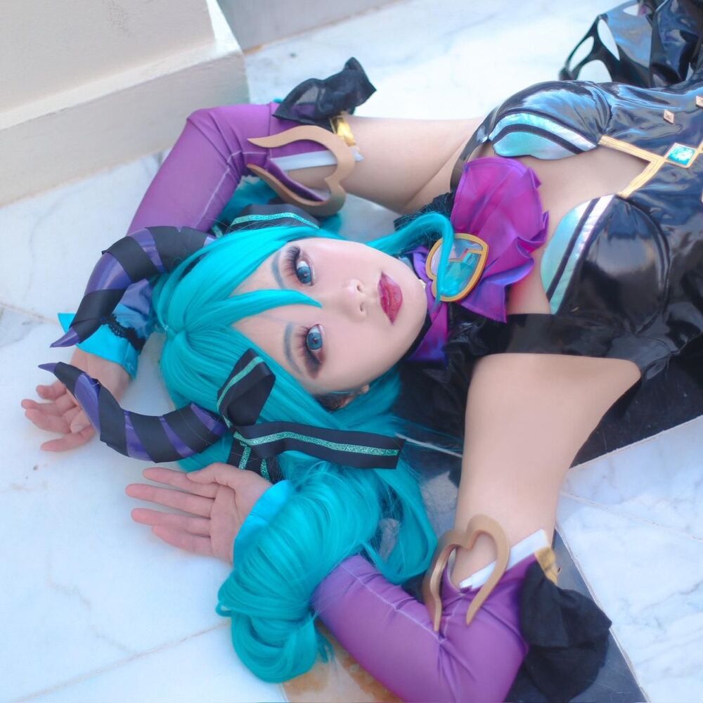 Vocaloid Hatsune Miku Noodle Stopper Villain Cosplay - Picture 4 of 4